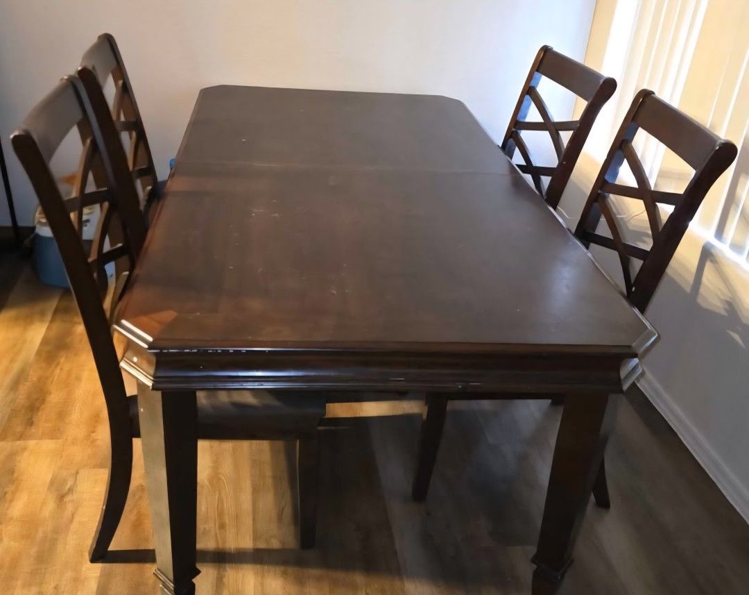 Extendable table and chairs
