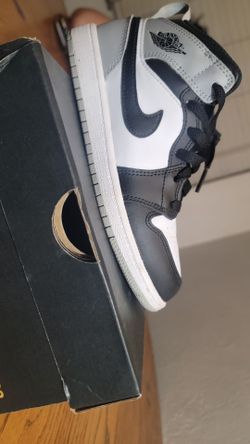Im saling my son shoes cuz  they dont fit them him no anymore they are brand new only use ones
