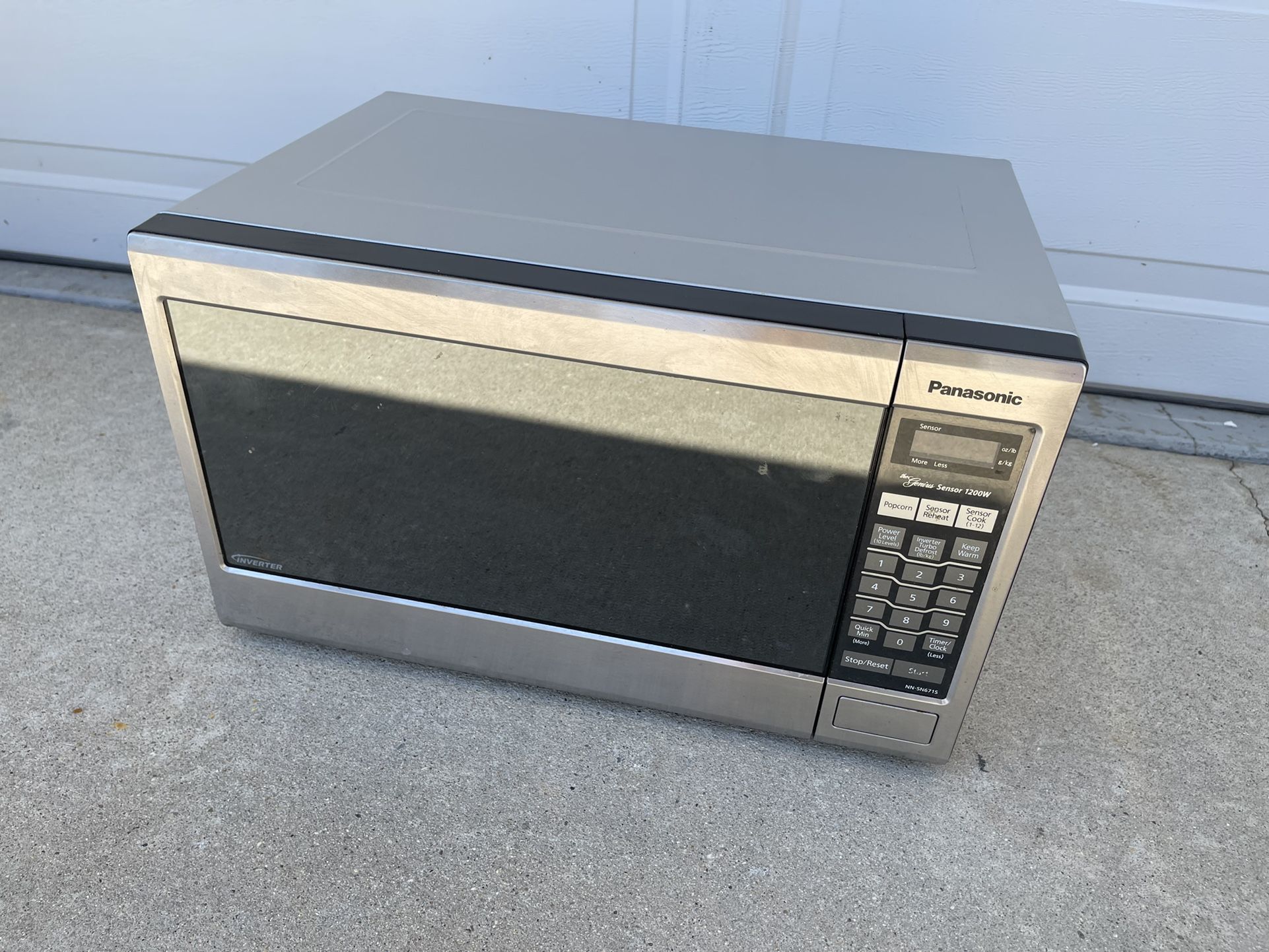 Panasonic 1200W Microwave NN-SN671S