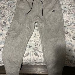 Nike tech fleece joggers 