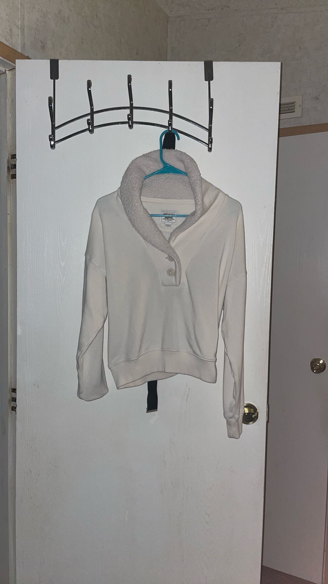 American Eagle sweater with fur around the neck