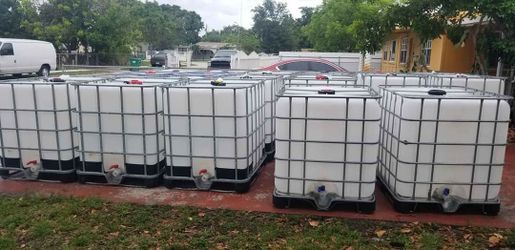 275 GALLON WATER TANK