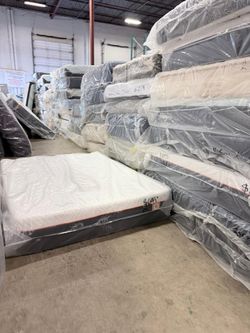OUTLET MATTRESS SALE! ✨ QUEEN MATTRESSES STARTING FROM $249 AND UP
