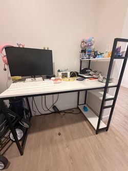 Gaming desk