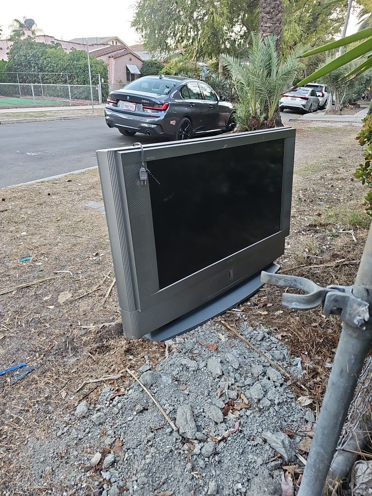 FREE Sony TV CURB ALERT