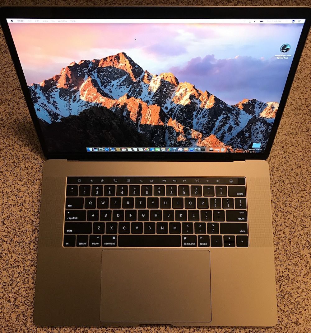 MacBook Pro 15” Touch Bar 