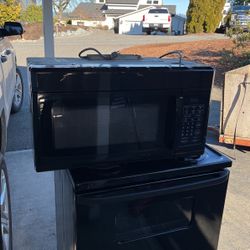 Black Appliances Hotpoint Stove Amana Microwave 