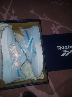 New Womens reeboks size 8.5 shoes