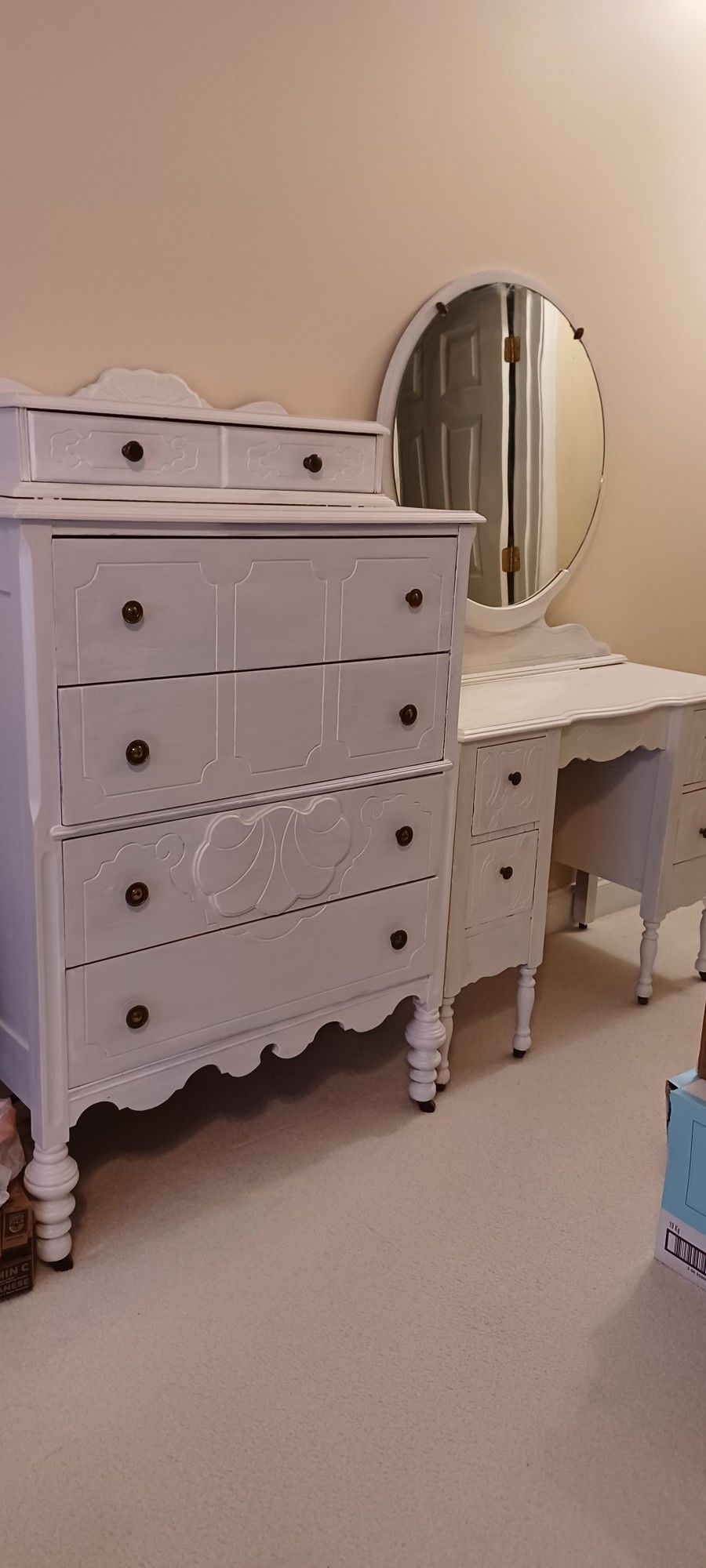 Antique White Wooden Bedroom Furniture for Sale in Concord Farr, TN