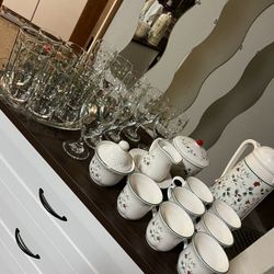 Pfaltzgraff Winterberry Holiday Drinkware & Ceramic Set – 29 Pieces 🎄