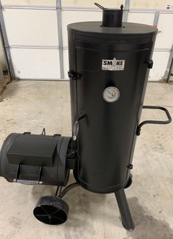 Vertical smoker top with offset firebox