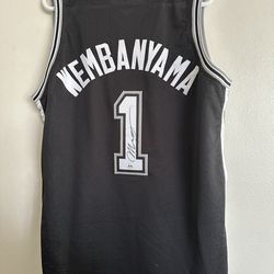 VICTOR WEMBANYAMA SIGNED SAN ANTONIO SPURS AUTOGRAPHED CUSTOM JERSEY W/COA XL 1039