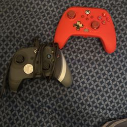 2 Xbox Controllers Wit Backbuttons