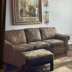 Couch & Loveseat W/4 Pillows