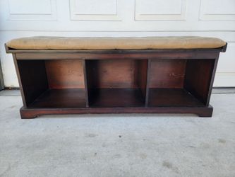 Beautiful Bench with Storage Cubbies and removable cushion for Sale in Manteca