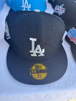 MChats " New era LA  Negra size 7 3/8 "
