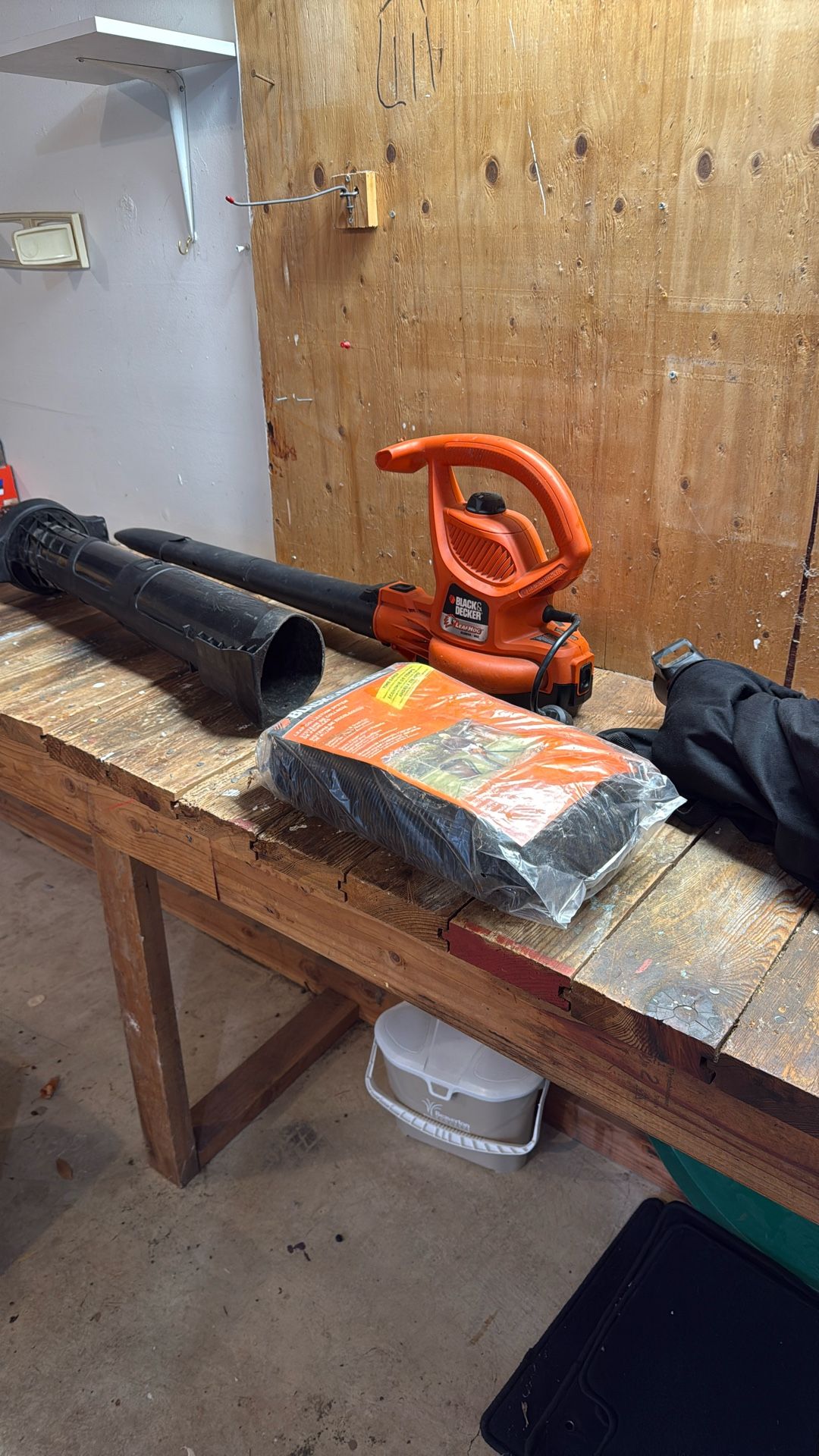 Black & Decker Electric Leafhog Leaf Blower/Vac