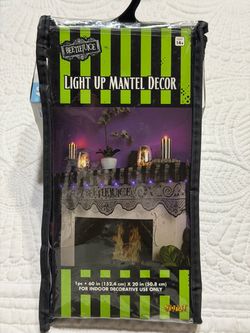 Beetlejuice Spirit Halloween Light-Up Mantel Decor (New)