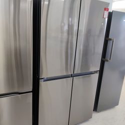 New Samsung - Bespoke 23 Cu. Ft. 4-Door Flex French Door Counter Depth Refrigerator with Beverage Ce
