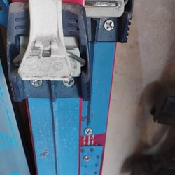 Elon Cross Country Skiis 