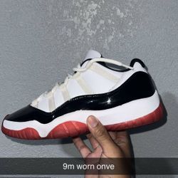 Jordan 11 Low Concord 