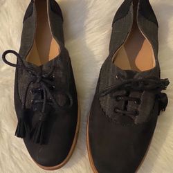 UGG Casual Cute Dressy Shoes Size 7 Woman's New