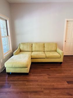 Beautiful Sofa w/Reversible Chaise