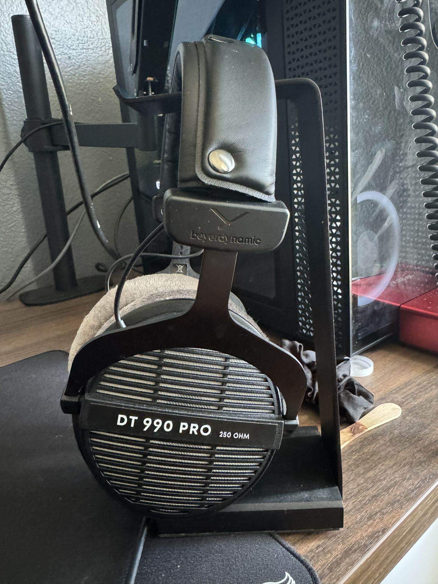 beyerdynamic DT 990 Pro Studio Headphones