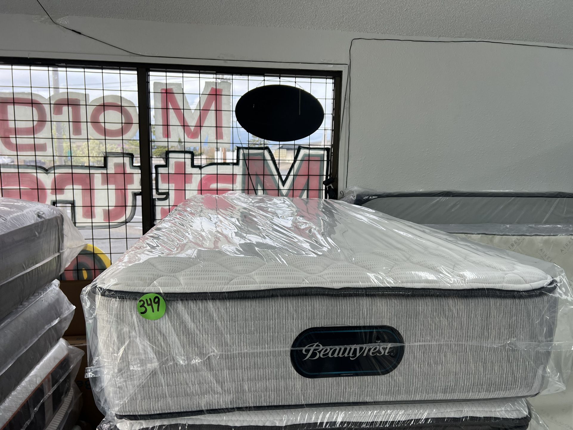 TWIN SIZE SIMMONS BEAUTYREST MATTRESS & BOX SPRING BED SET