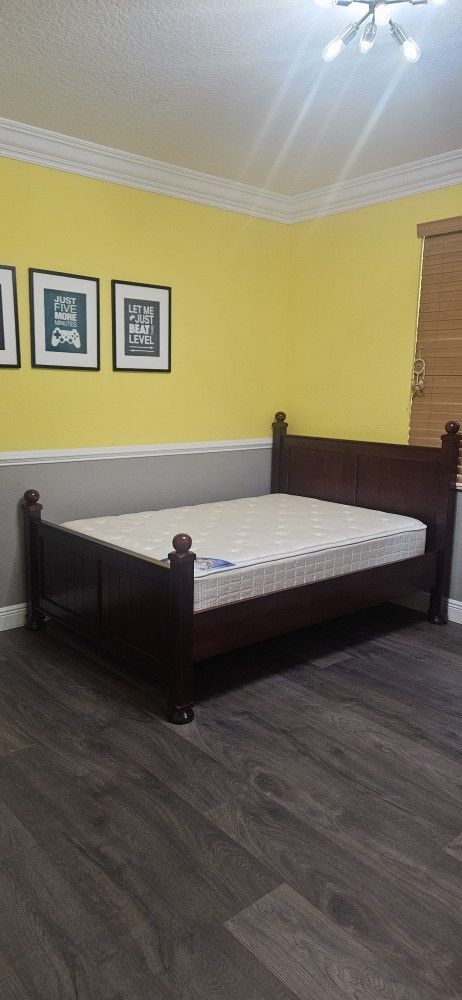 Full Bed W/ Mattress, Bellini