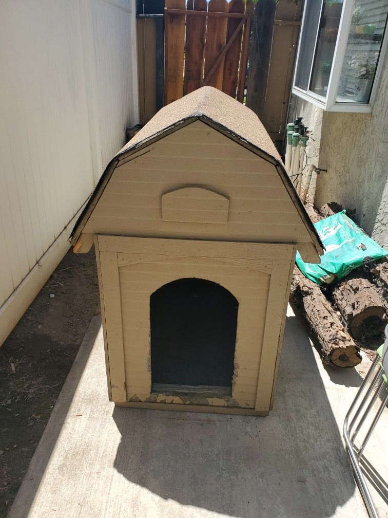 Wooden Dog House 