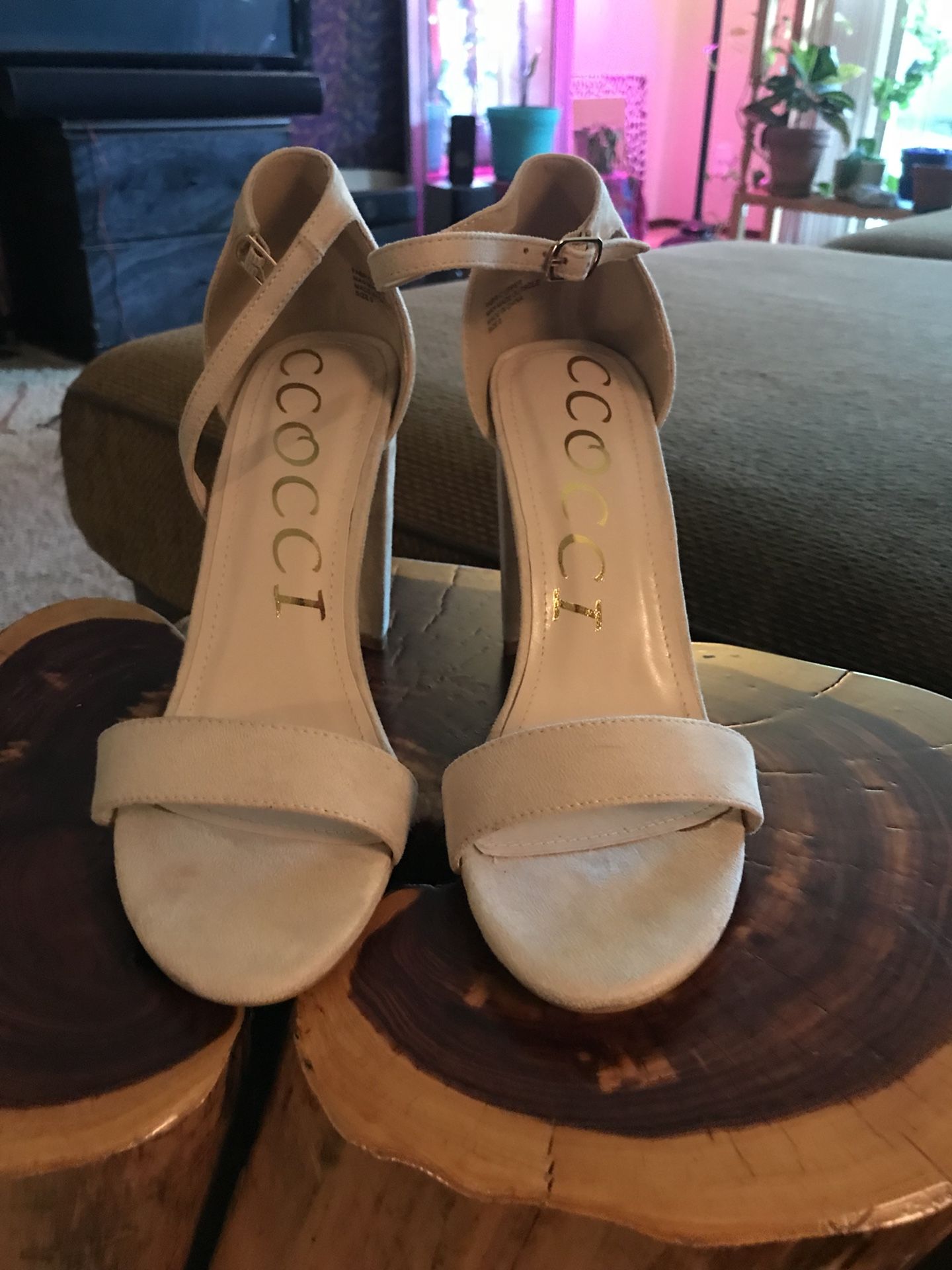 CCOCCI elegant Suede. Brand New Never Worn. Size 8