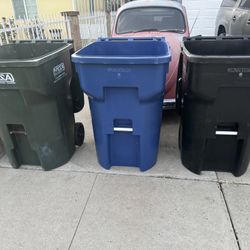 Trash Can Cleaning 