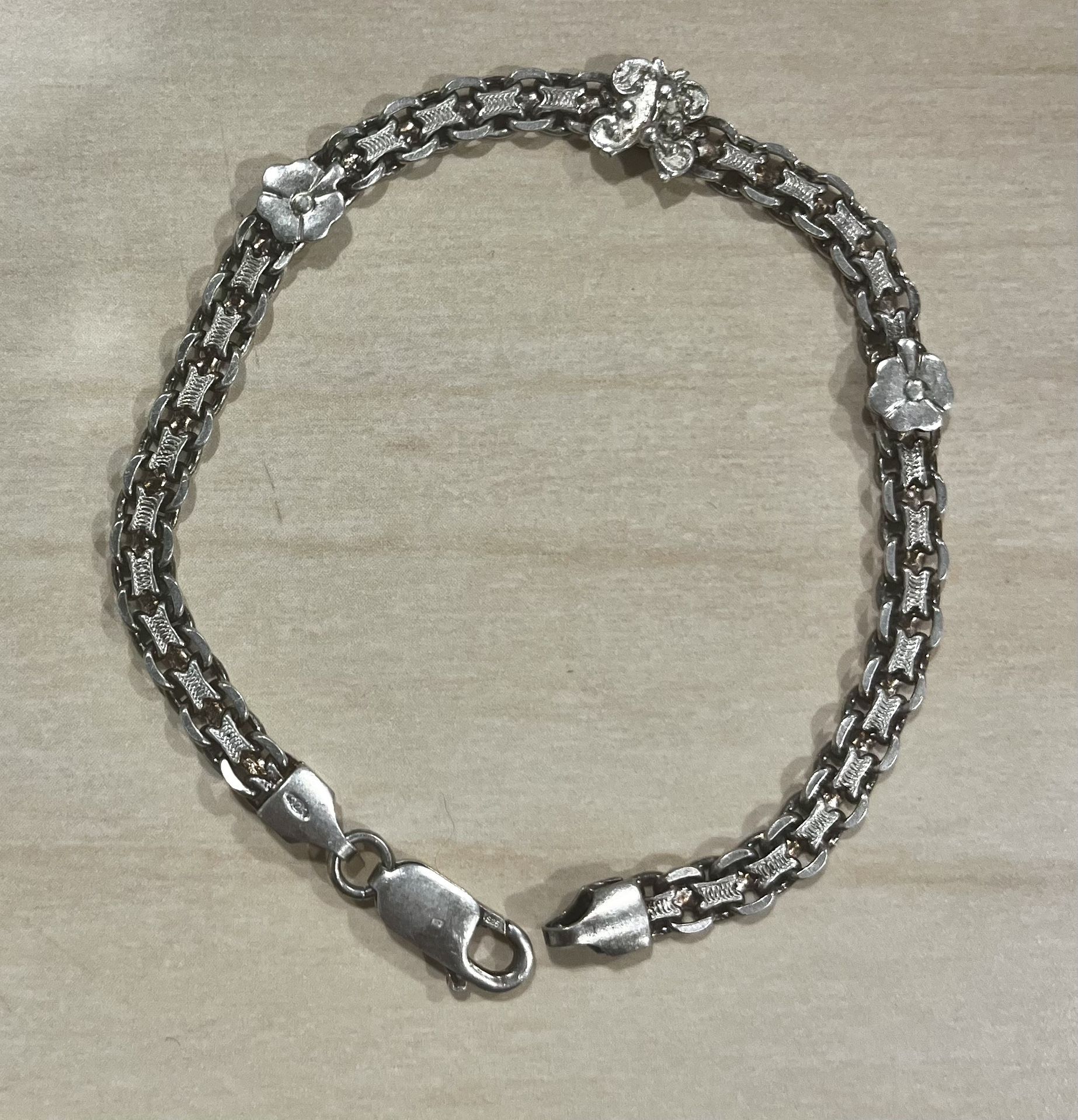 925 Sterling Silver Thai Chain Bracelet 9g Floral Beads Butterfly Design