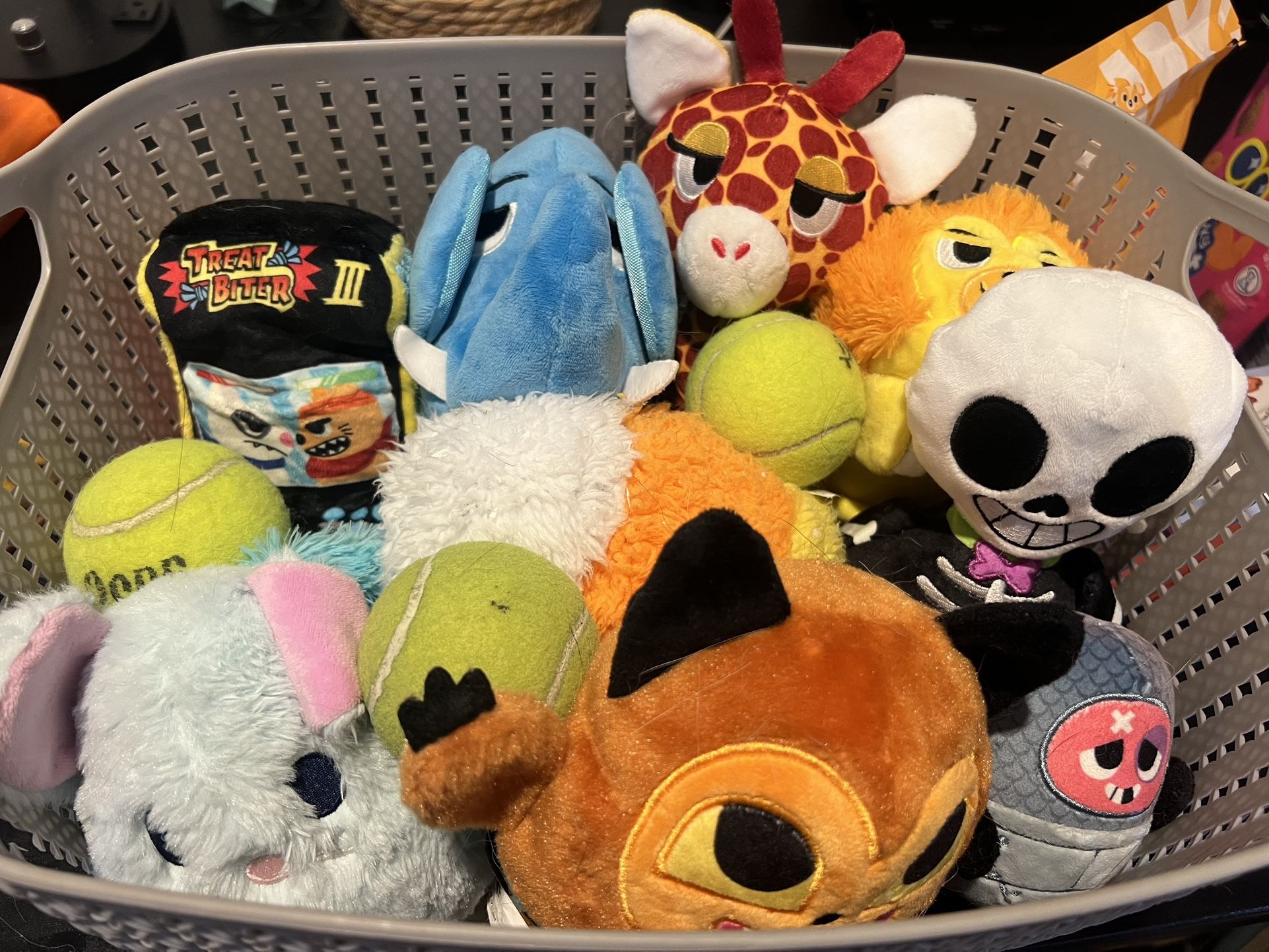 ๐ถ 9 BarkBox Toys + 3 Tennis Balls โ Like New