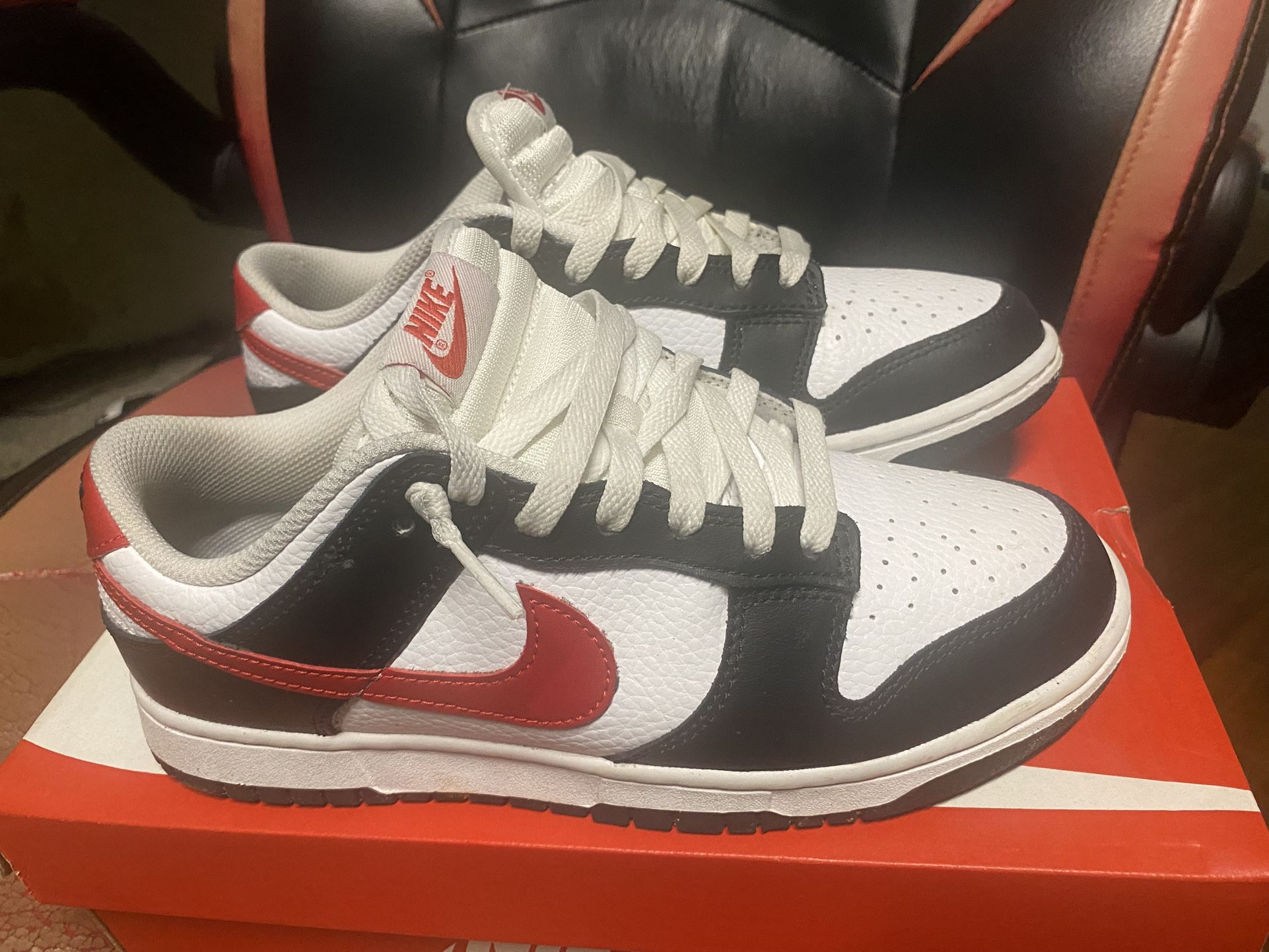 Nike dunk low retro size 7.5 display picture 2