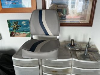 Boat seat fold up with new with brand new swivel brackets