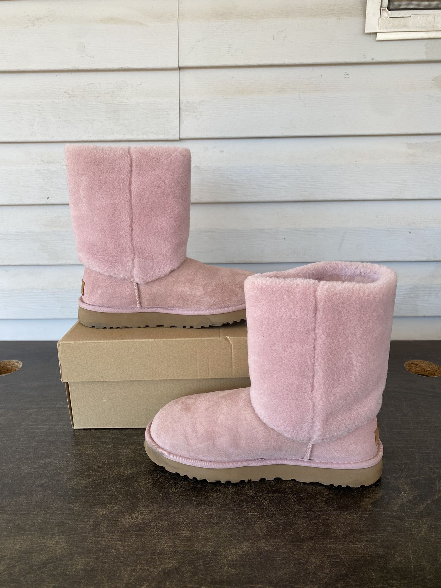 UGG Classic Short II Suede Boot size 8