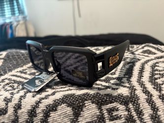 𝓛 𝓞 𝓒 𝓢  Glasses 👓 $15  🆕