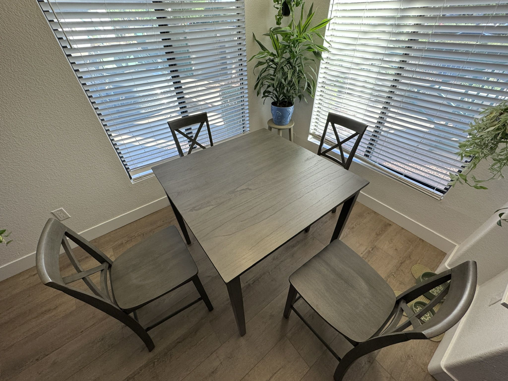 Dining Table + 4 Chairs