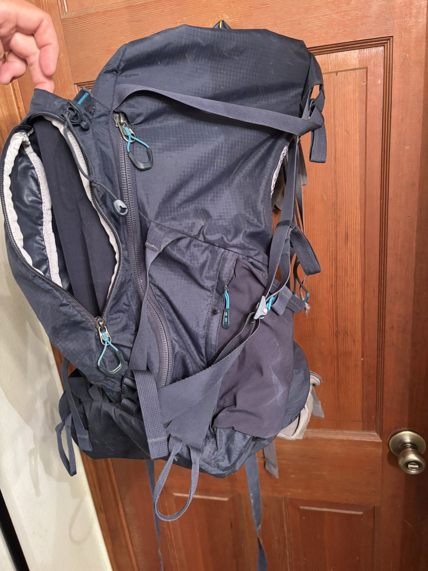 REI used Traverse 65 Backpack 