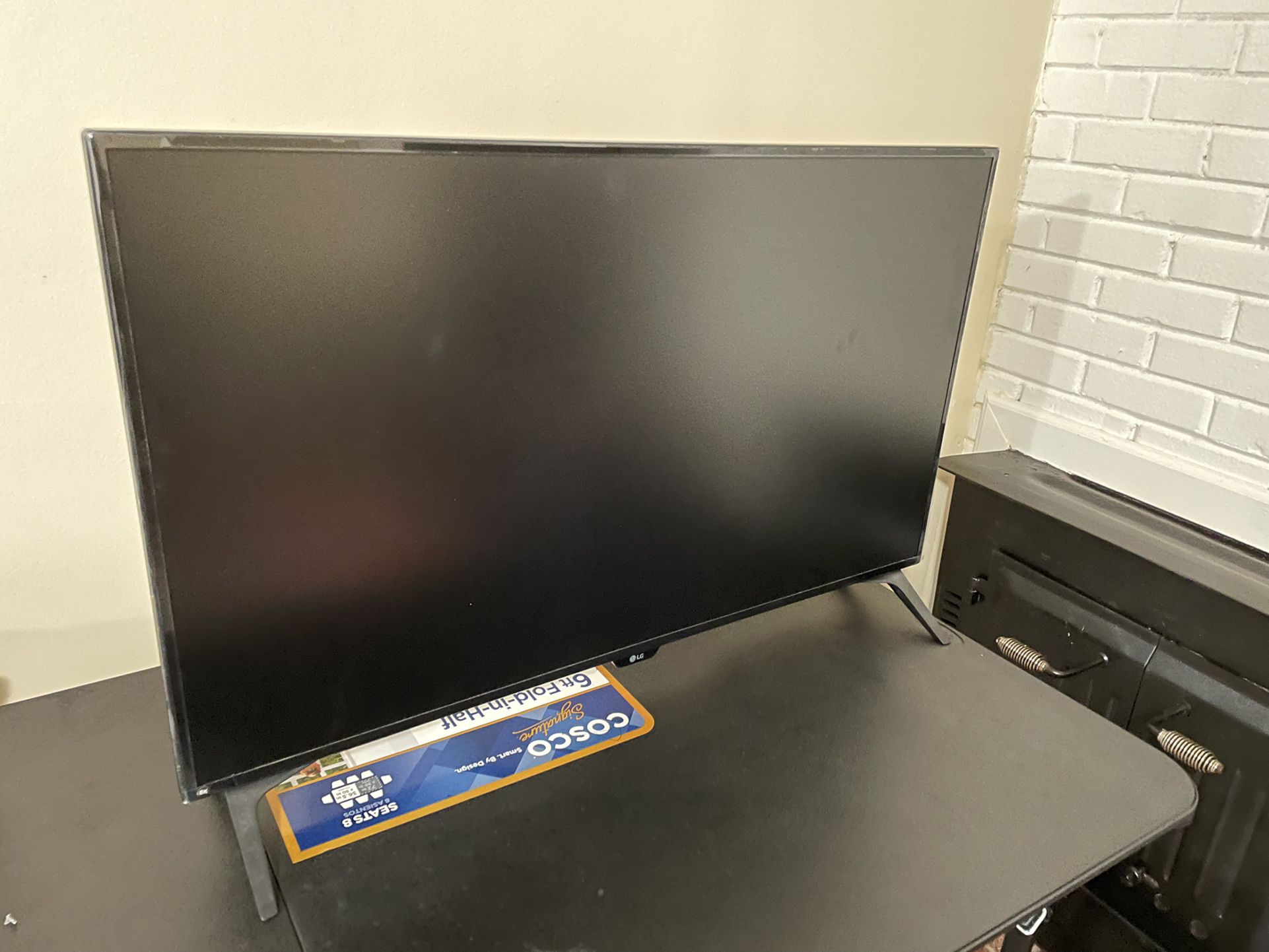 Selling my LG 43 Inches 4K monitor