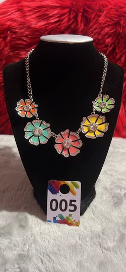 Paparazzi flower necklace