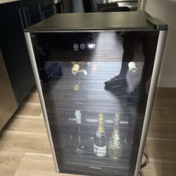 $250 Wine & Beer Mini Fridge/Cooler