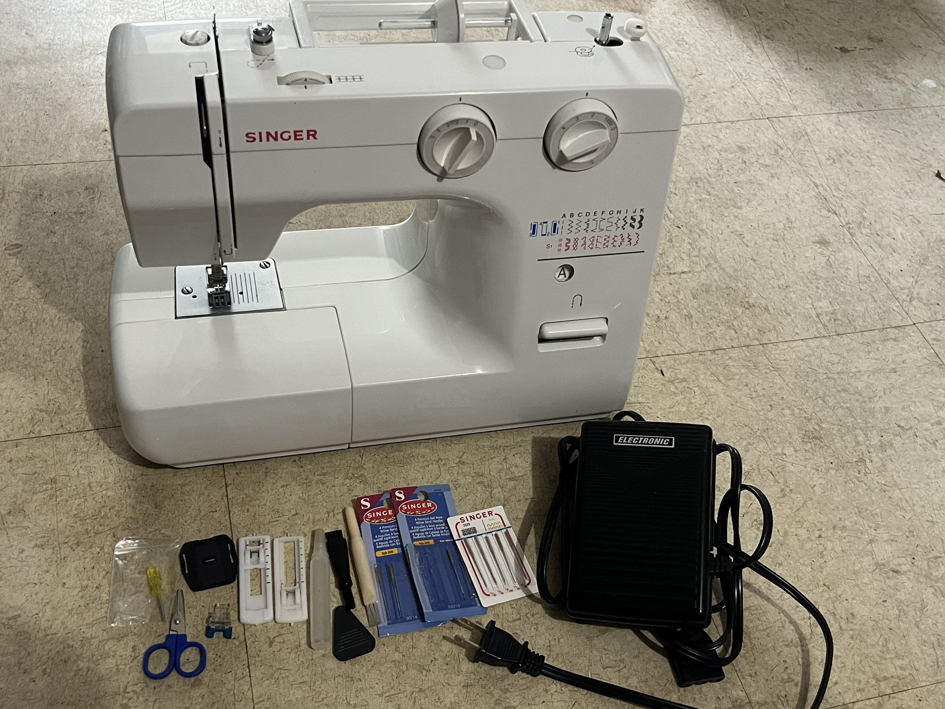 Singer Portable Electric Sewing Machine model 1120 40 stitches