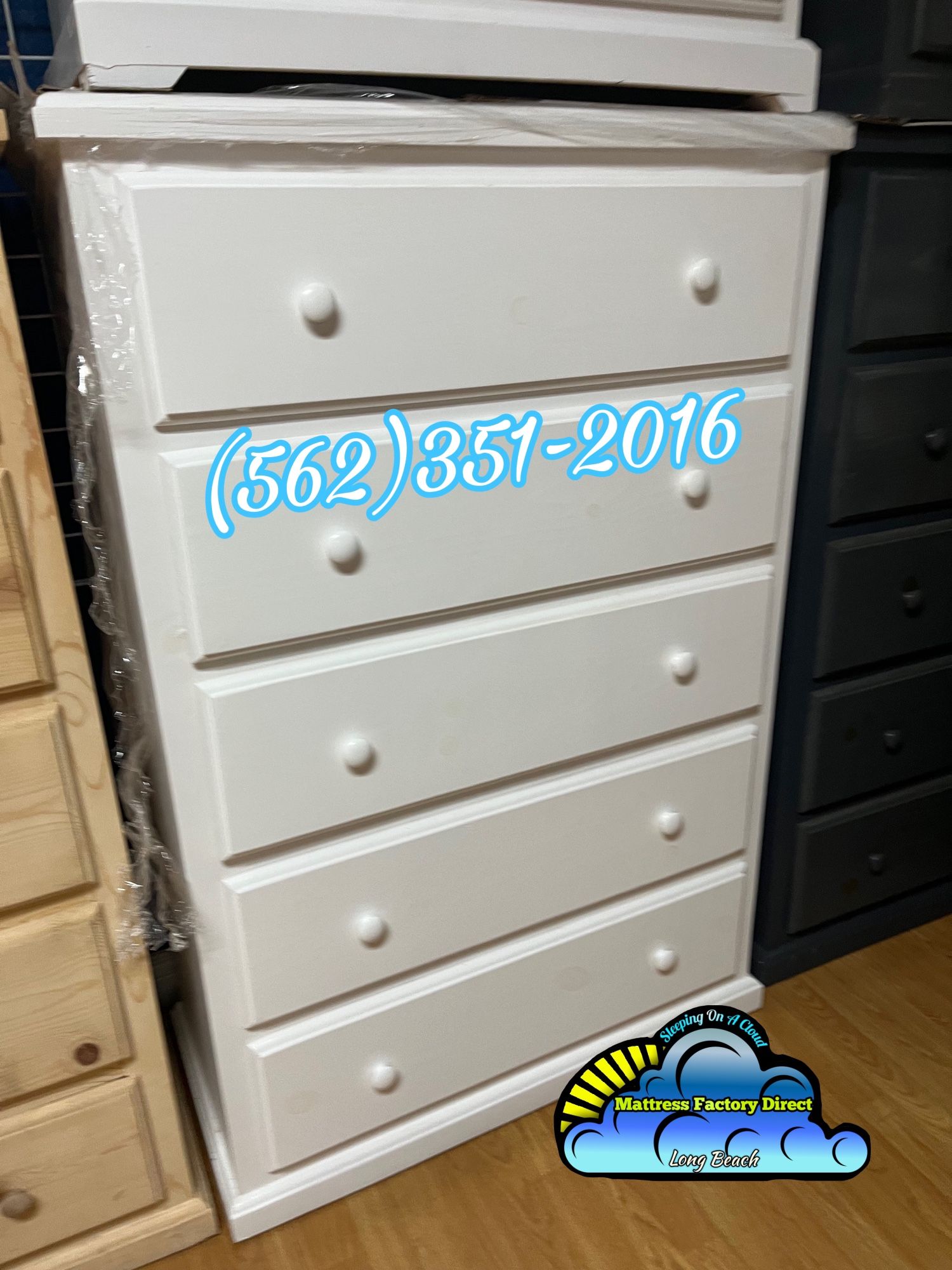 White Jumbo Pinewood Dresser