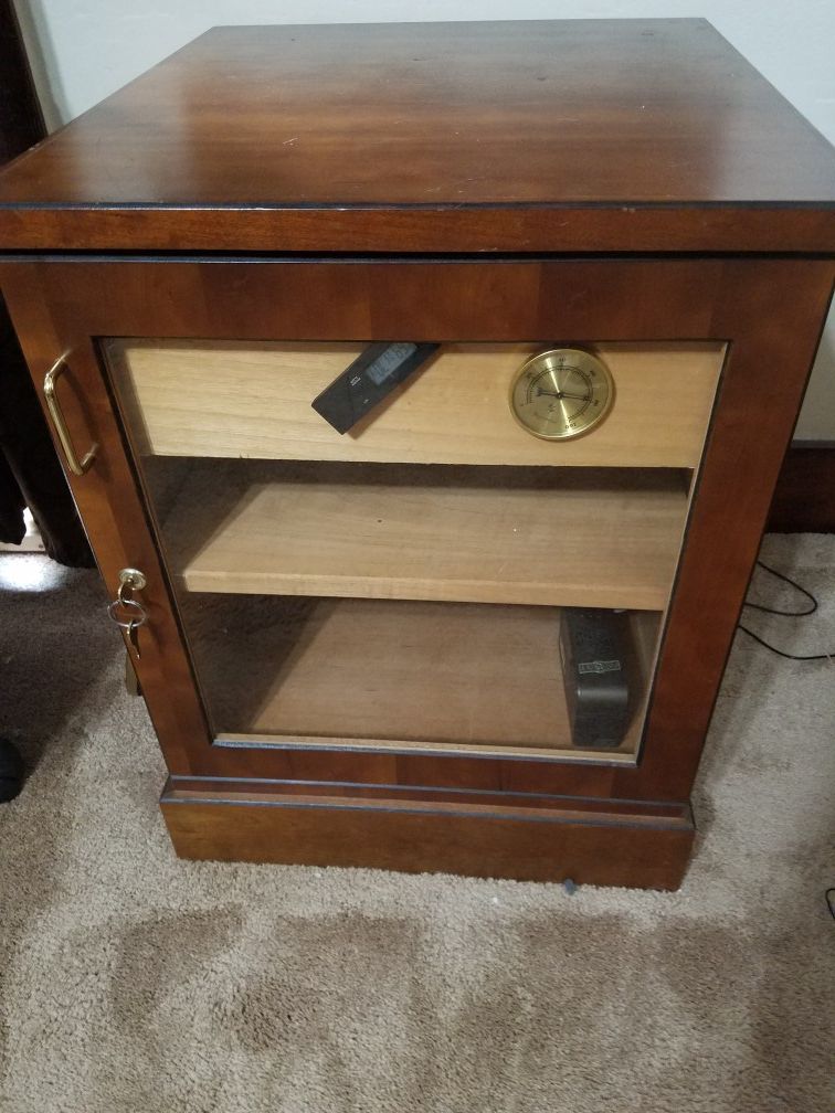 Avallo end table humidor