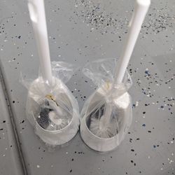 2 Toilet brush 
