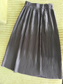 Small size, Free white blouse with purple gray pleated skirt with vertical pleats