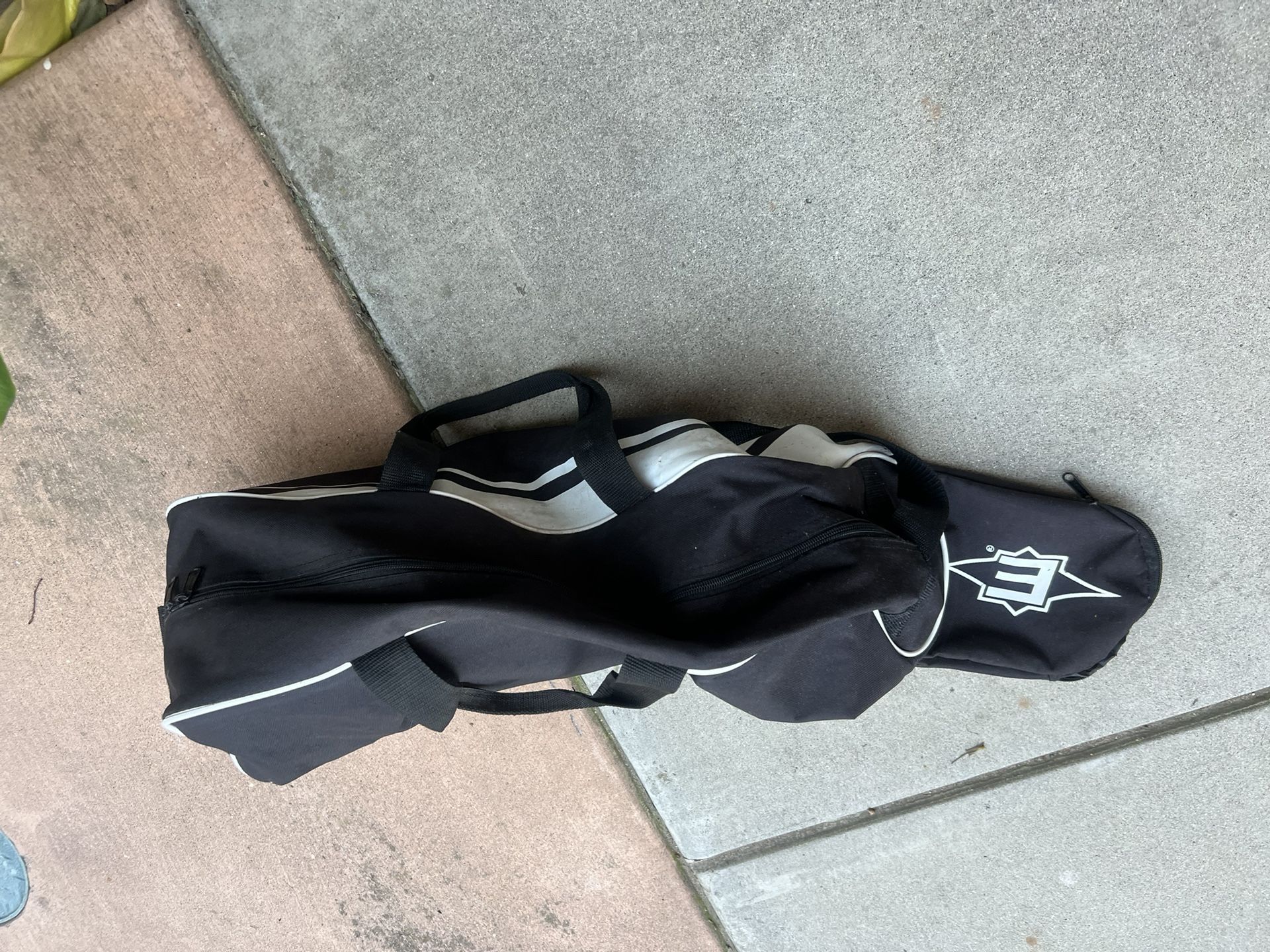 Baseball/softball Easton bag with baseballs